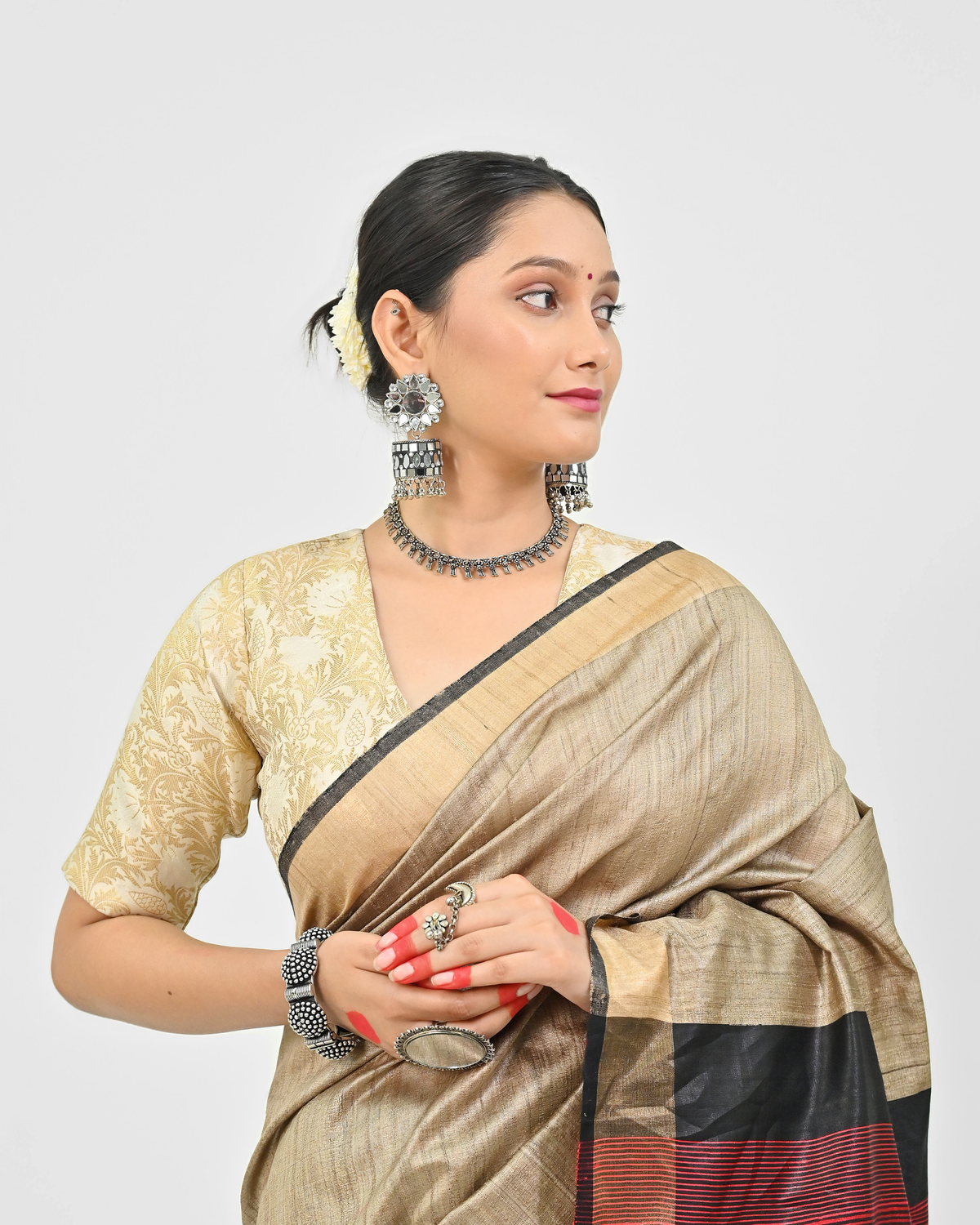 BEIGE TUSSAR SILK SAREE WITH STRIPED PALLU