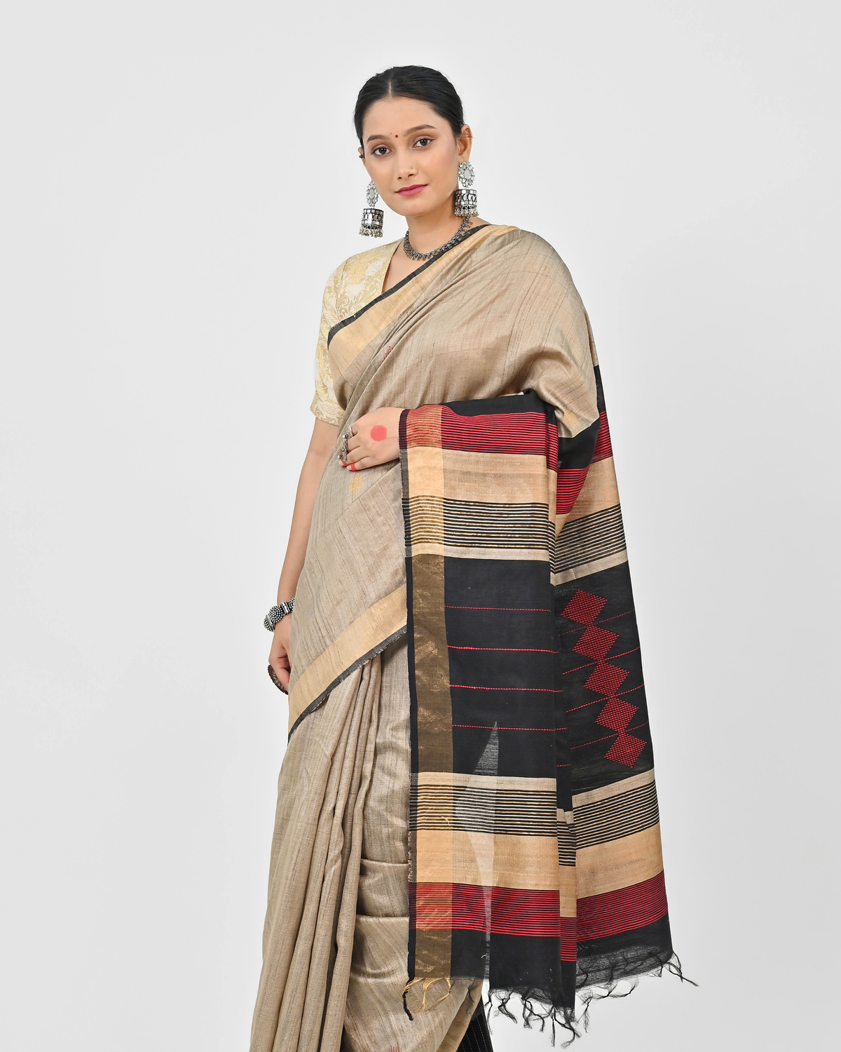 BEIGE TUSSAR SILK SAREE WITH STRIPED PALLU