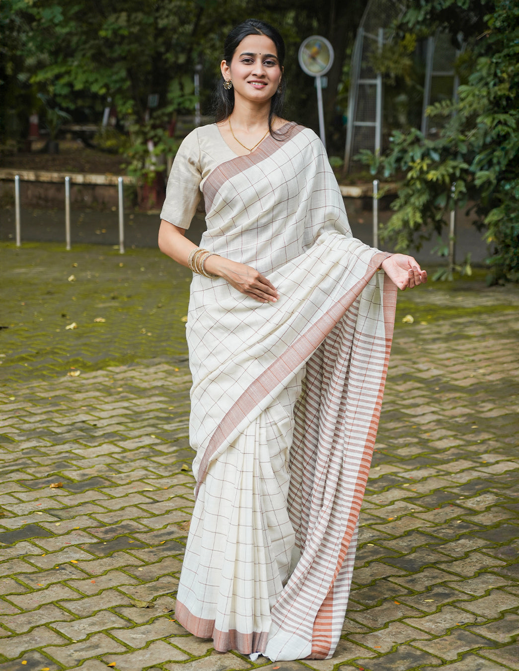 OFF-WHITE & BEIGE HANDWOVEN COTTON CHECKS SAREE