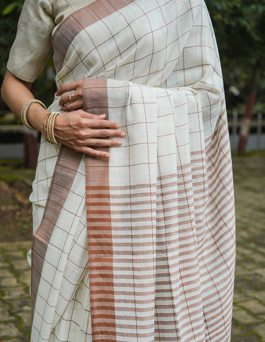 OFF-WHITE & BEIGE HANDWOVEN COTTON CHECKS SAREE