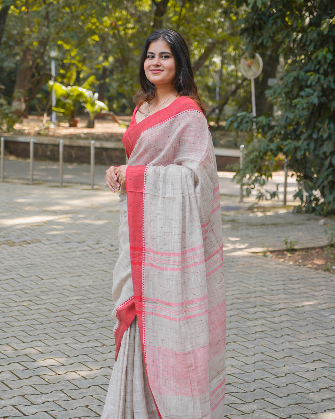 OFF WHITE & RED COTTON SLUB SAREE