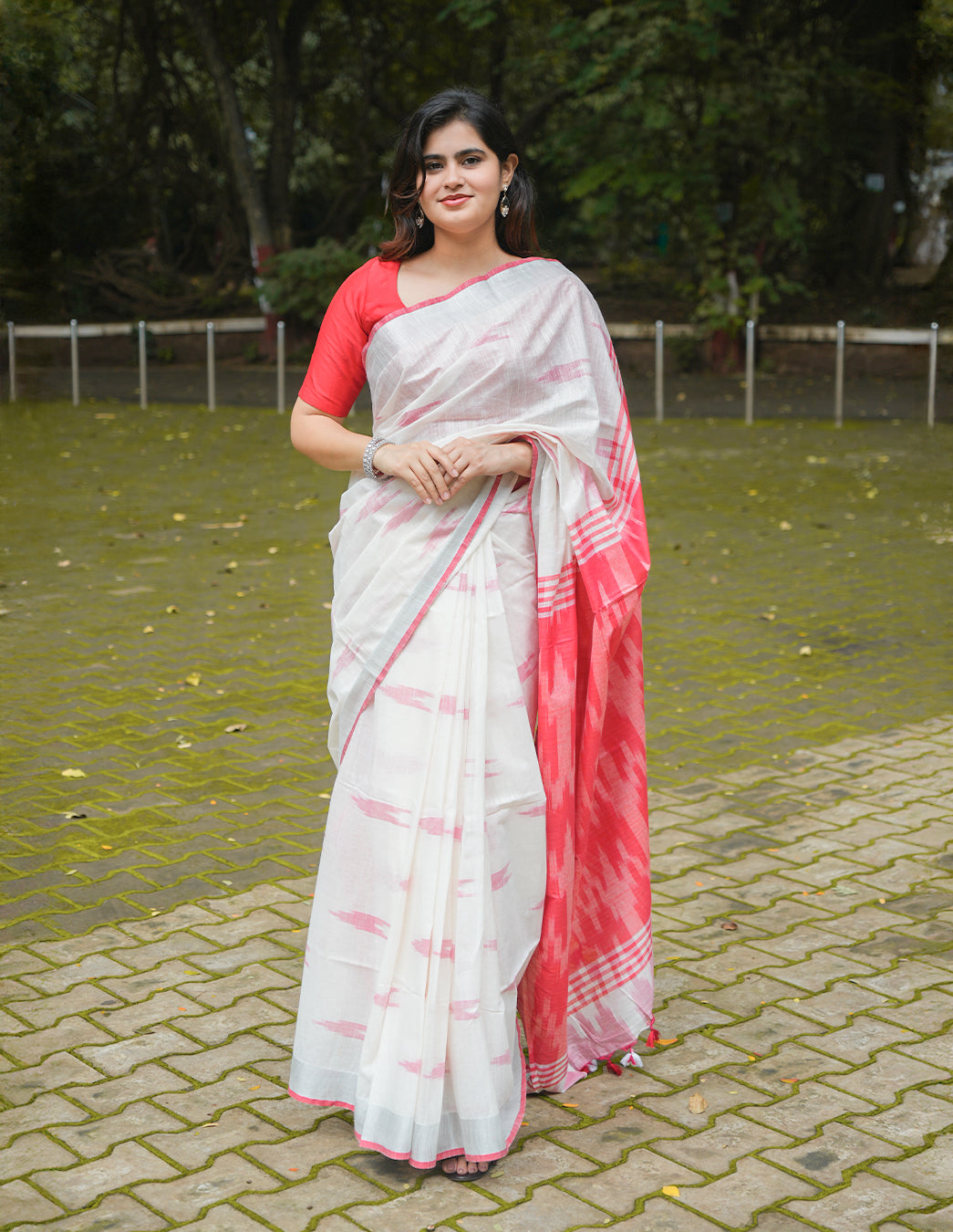 WHITE & PINK HANDWOVEN COTTON IKAT SAREE