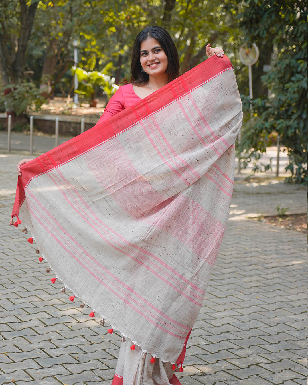 OFF WHITE & RED COTTON SLUB SAREE