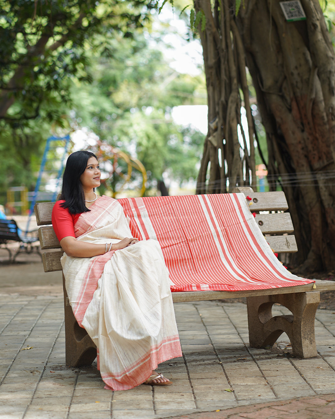 OFF-WHITE & RED GHICHA SILK SAREE