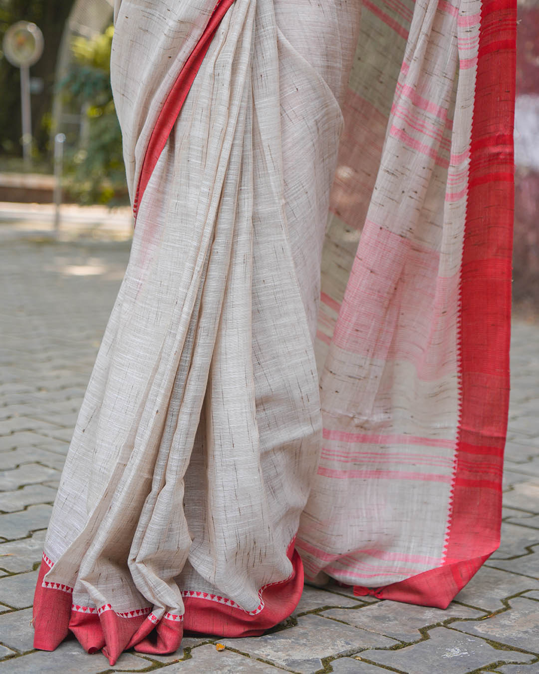 OFF WHITE & RED COTTON SLUB SAREE