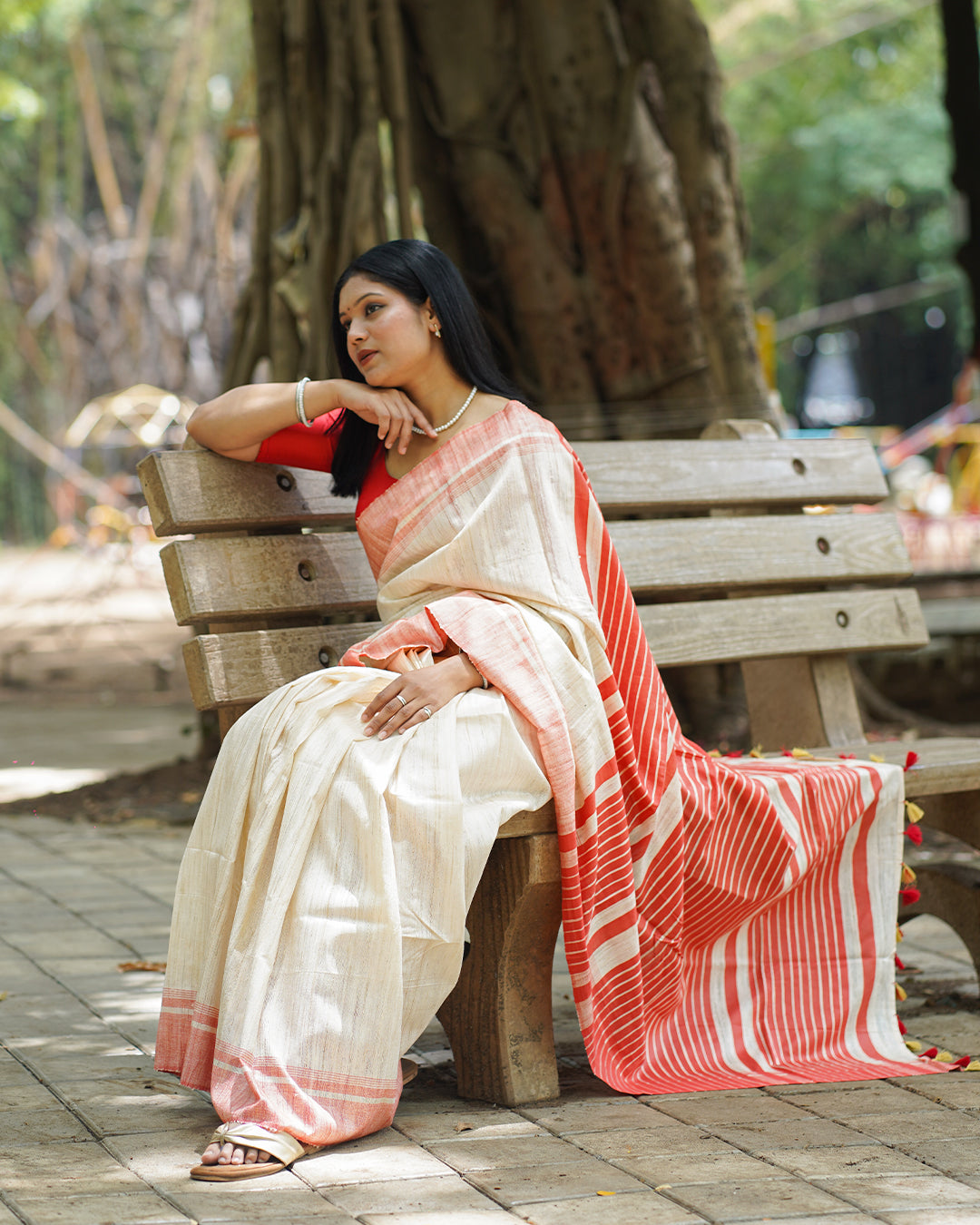 OFF-WHITE & RED GHICHA SILK SAREE