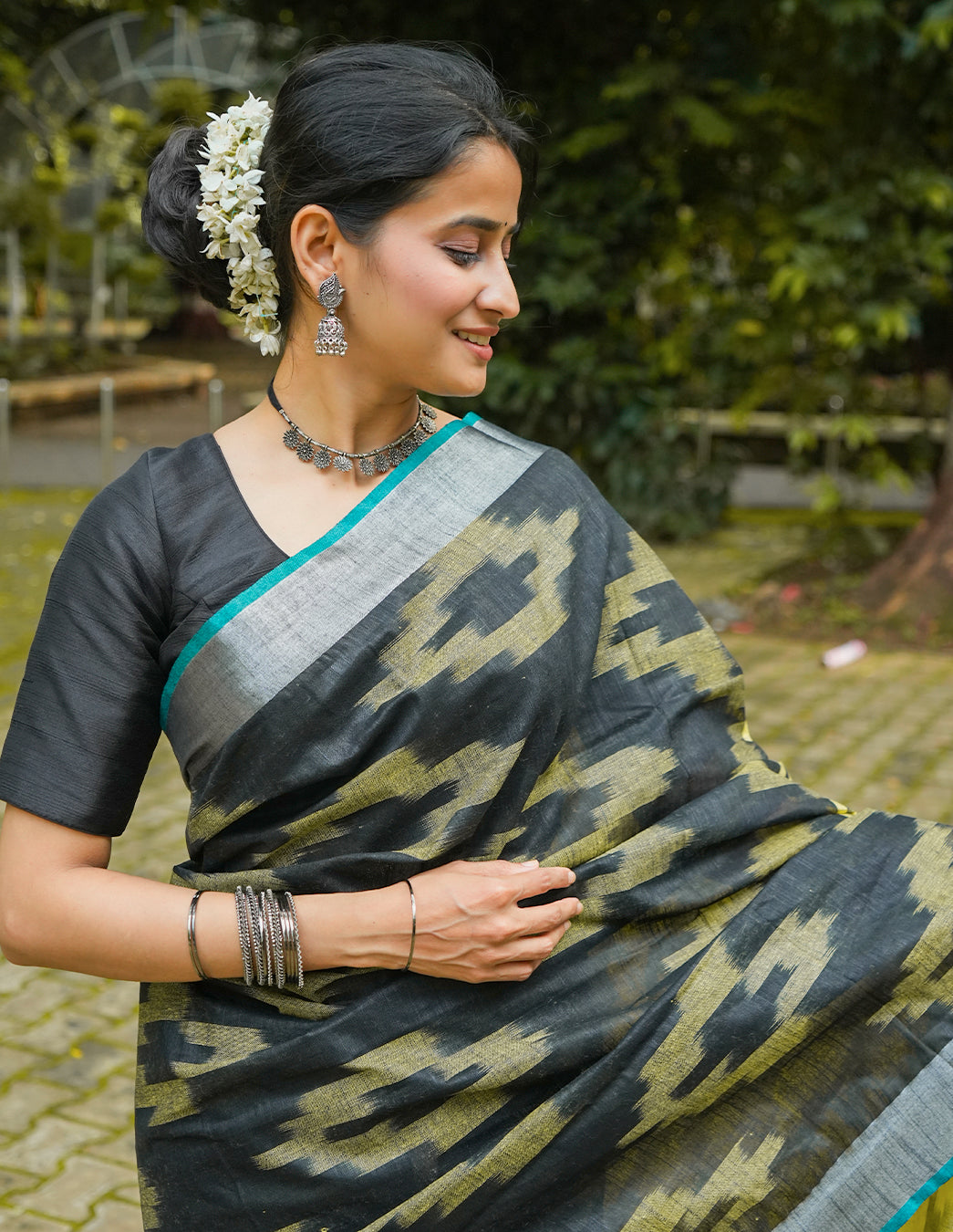BLACK & YELLOW HANDWOVEN COTTON IKAT SAREE