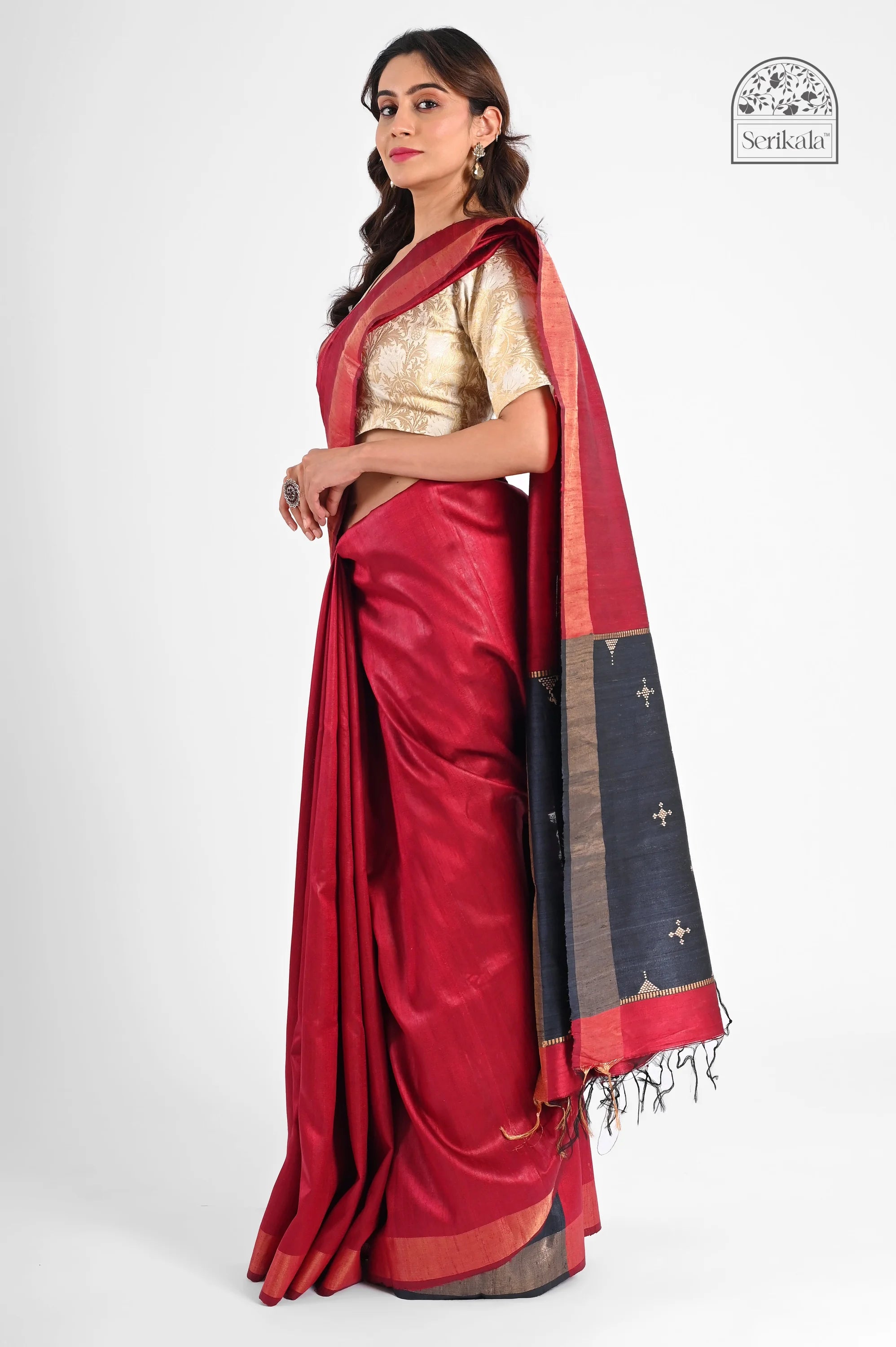 MAROON DUPION SILK SAREE WITH BLACK PALLU - Hand - woven