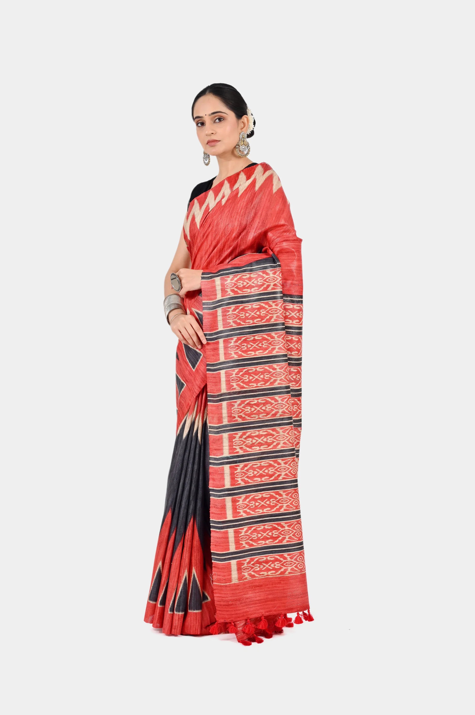 RED BLACK HANDLOOM SAREE - Hand - woven