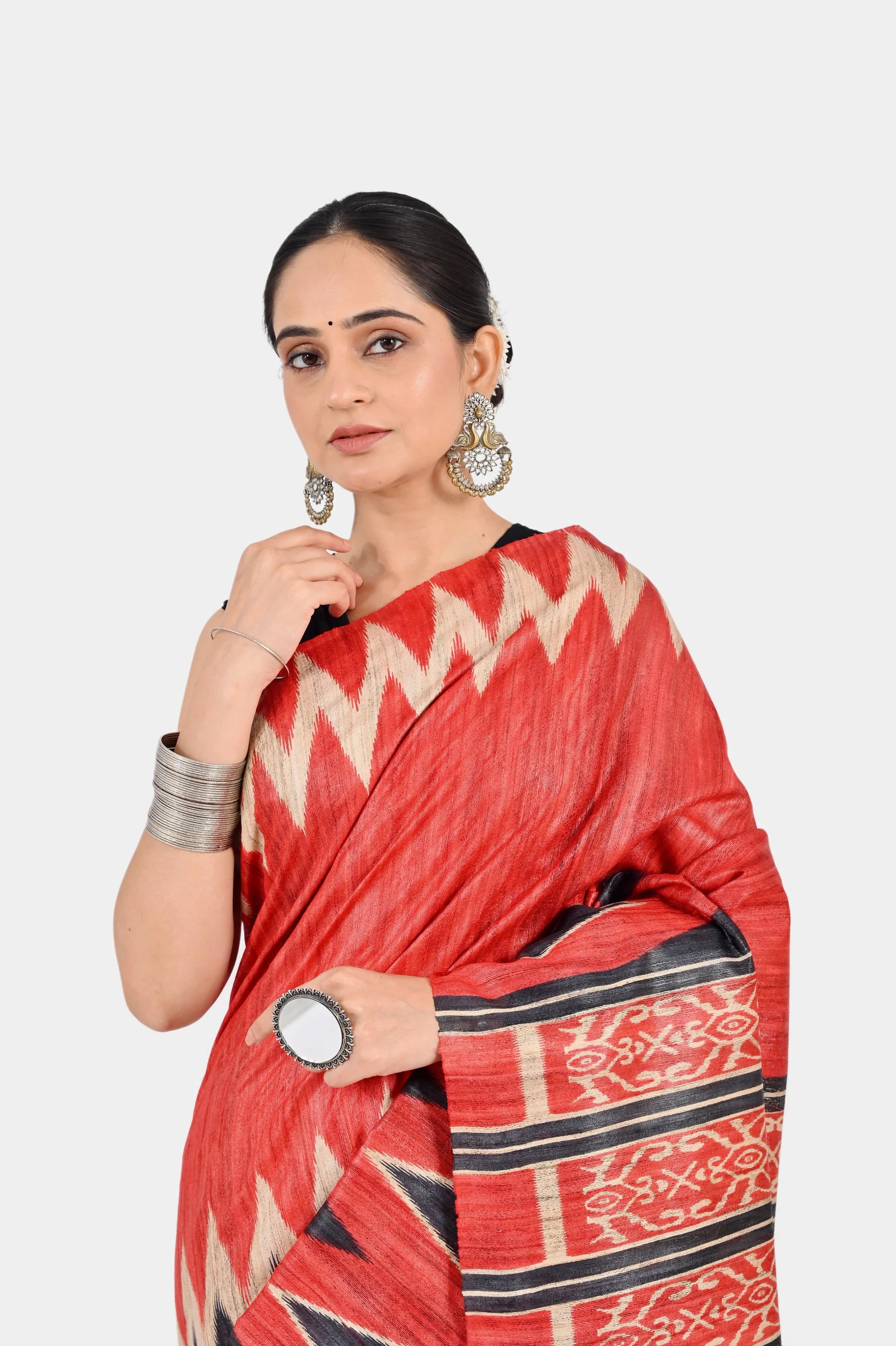RED BLACK HANDLOOM SAREE - Hand - woven