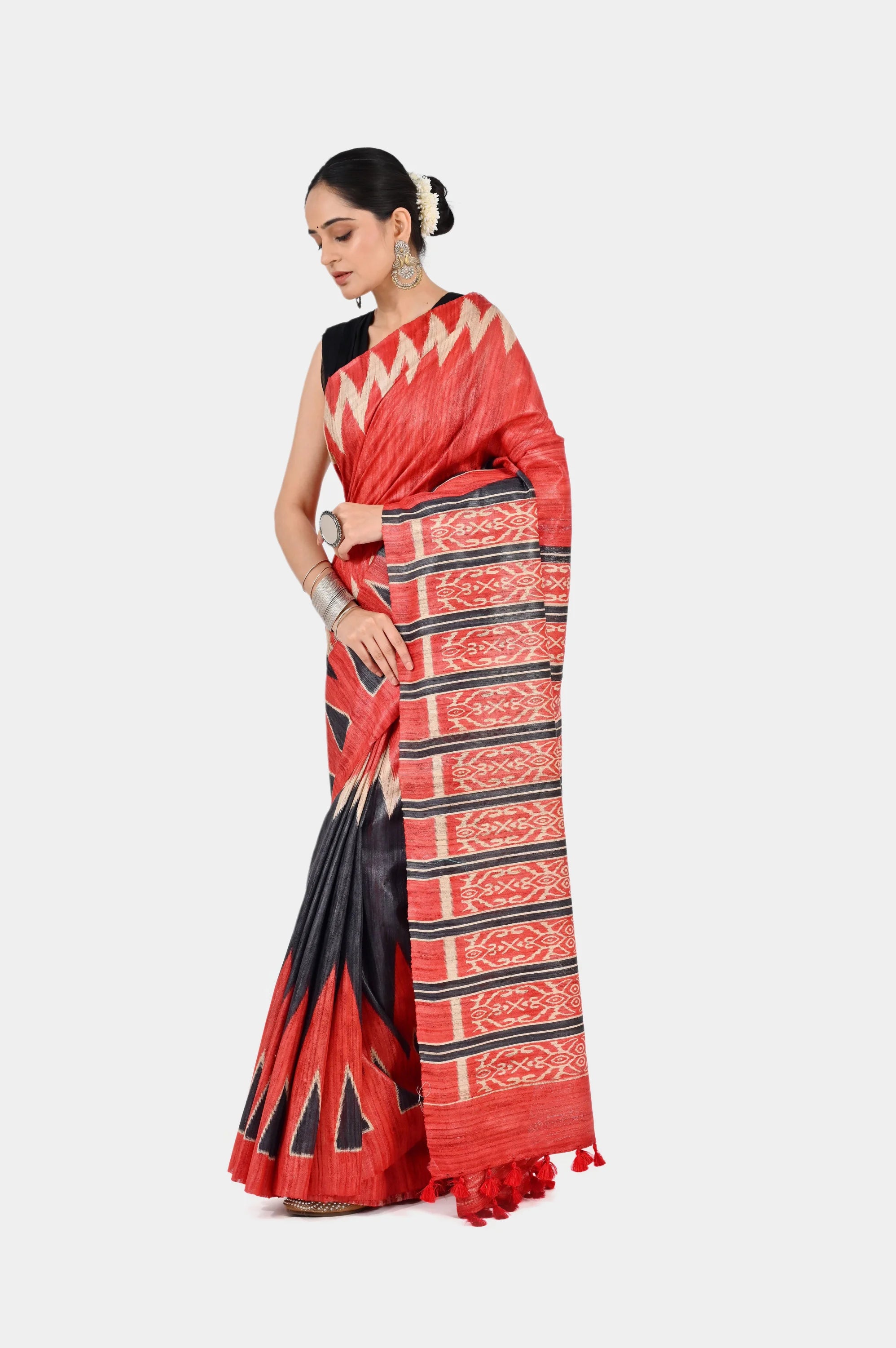 RED BLACK HANDLOOM SAREE - Hand - woven
